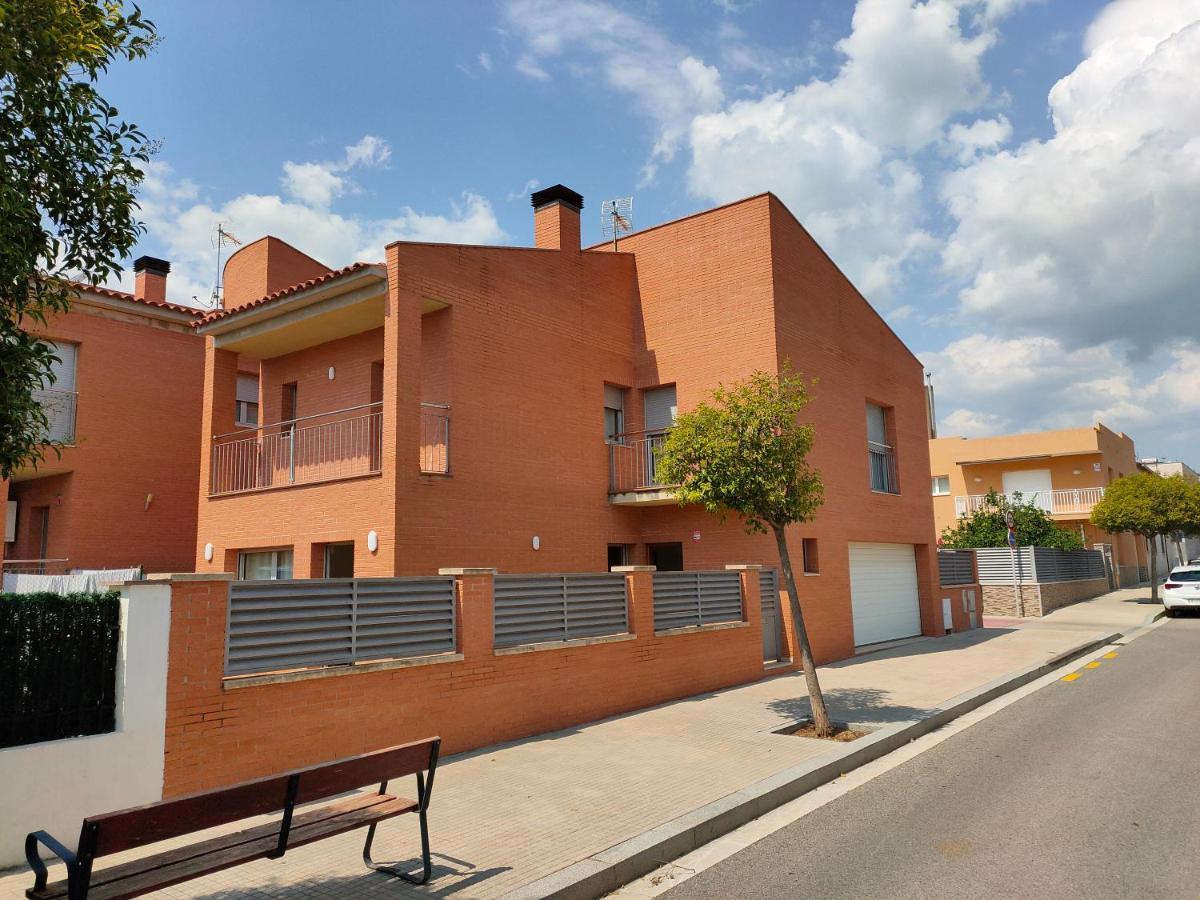 Chalet Amplio Con Jardin Y Zona Barbacoa. Reus Εξωτερικό φωτογραφία