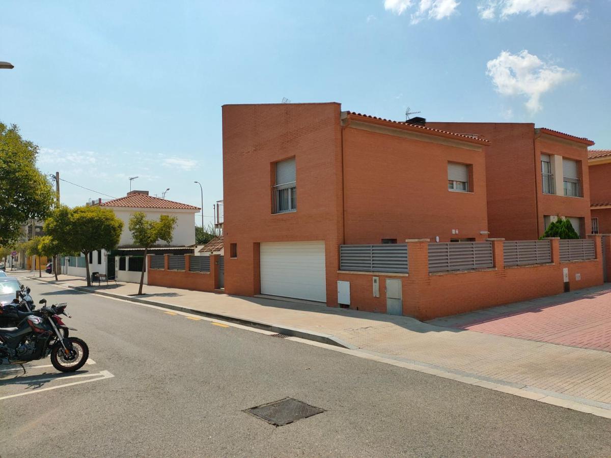 Chalet Amplio Con Jardin Y Zona Barbacoa. Reus Εξωτερικό φωτογραφία